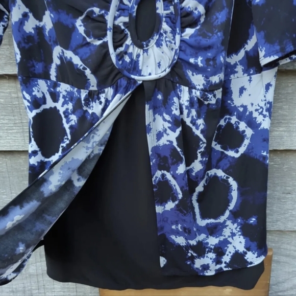 New Directions Women Black/Blue/White Short Sleeve Blouse Large Poly/Spandex - Picture 3 of 9